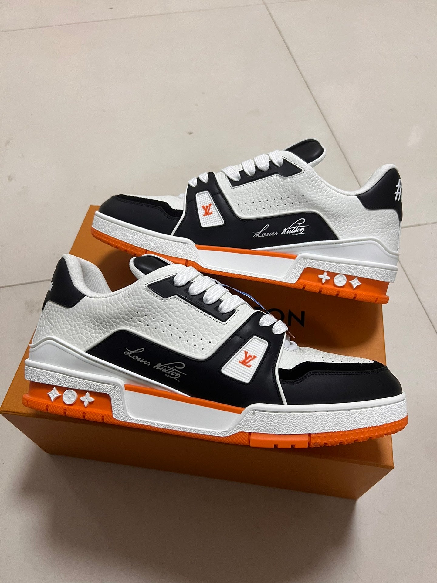 LV TRAINER SNEAKER