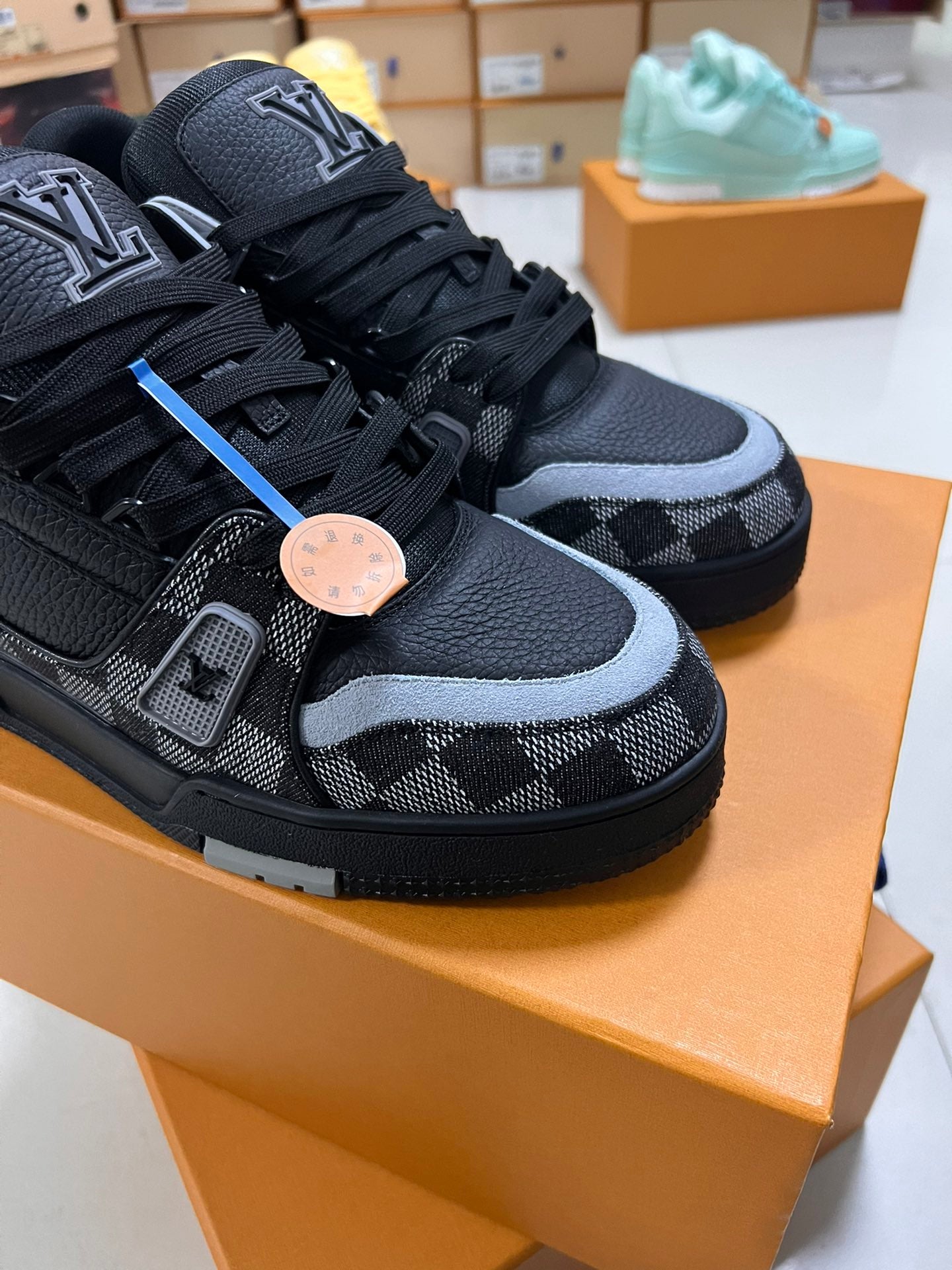 LV TRAINER SNEAKER