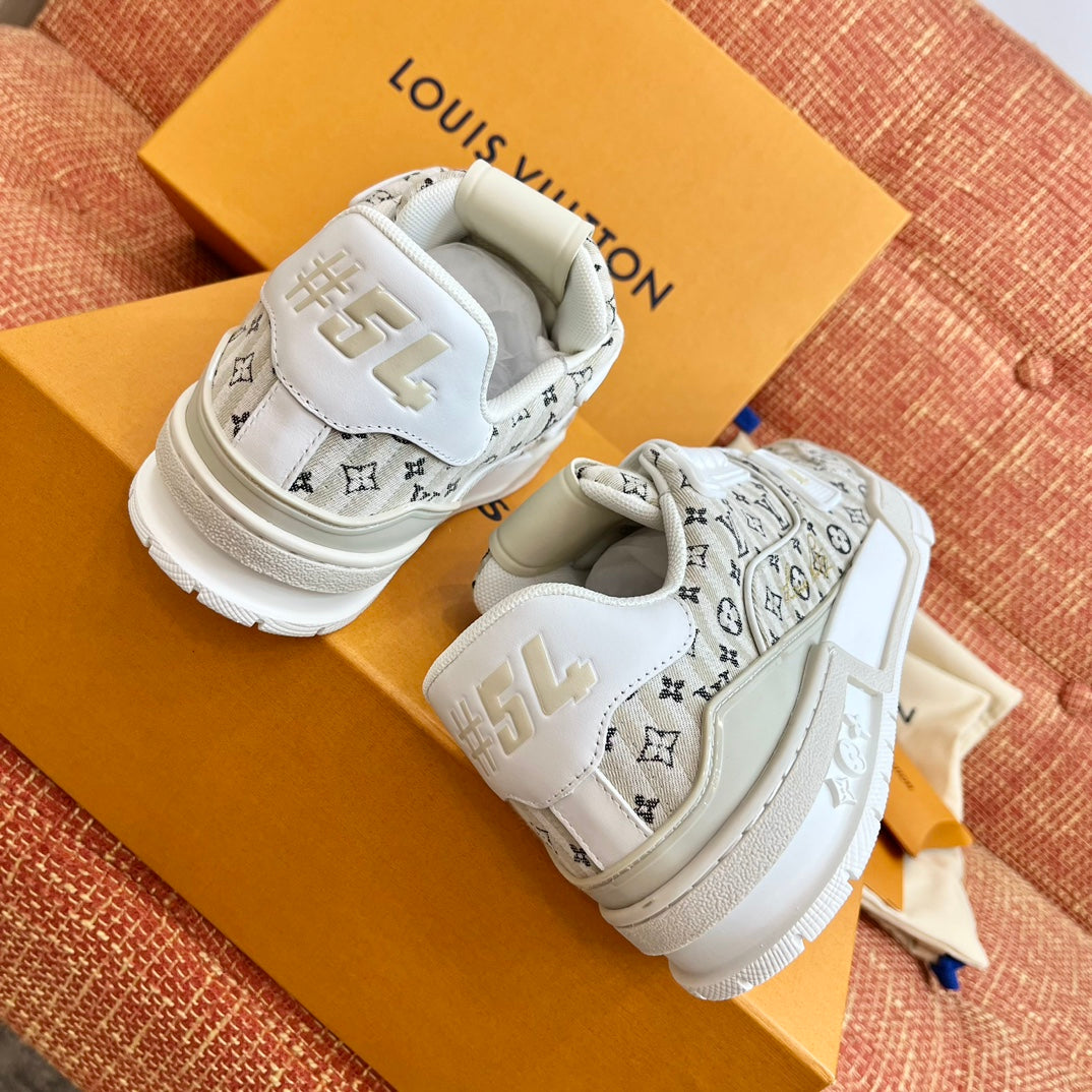 LV TRAINER SNEAKER