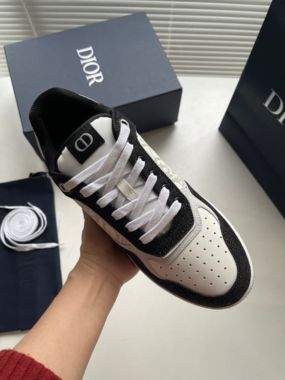 CD B27 Low-Top Sneaker