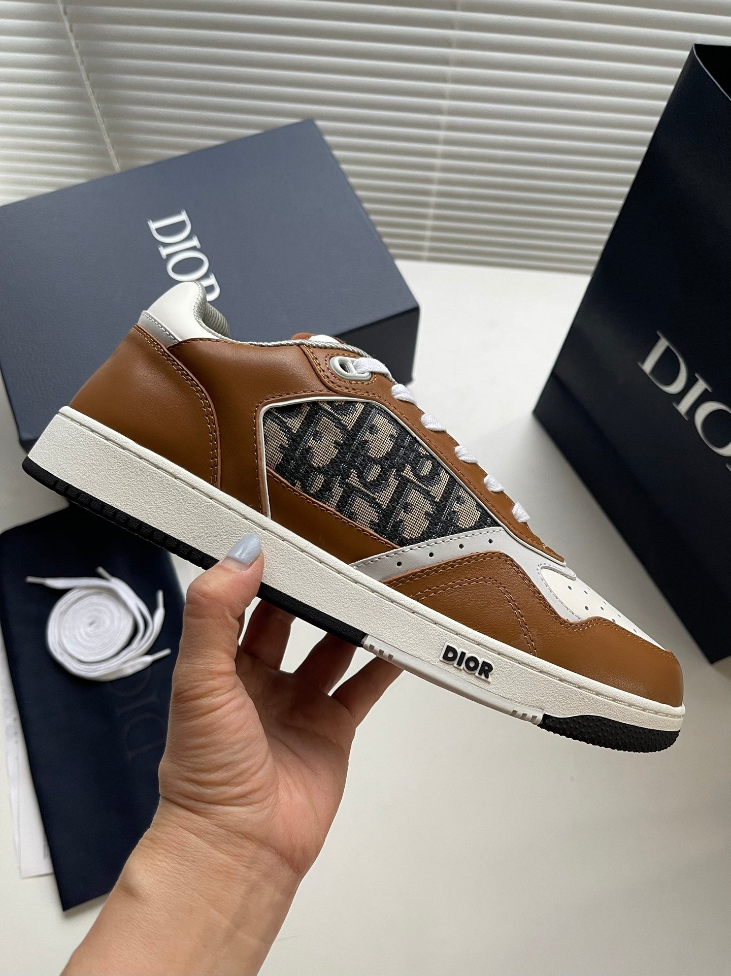 CD B27 Low-Top Sneaker