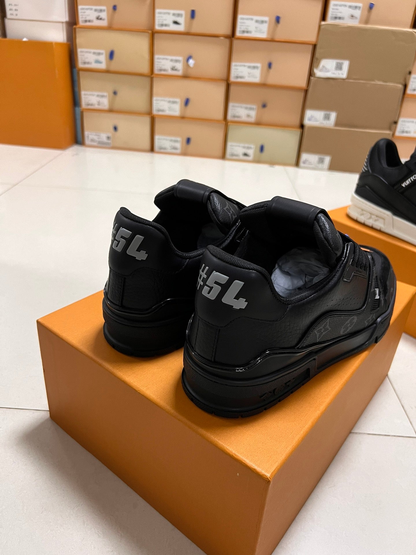 LV TRAINER SNEAKER