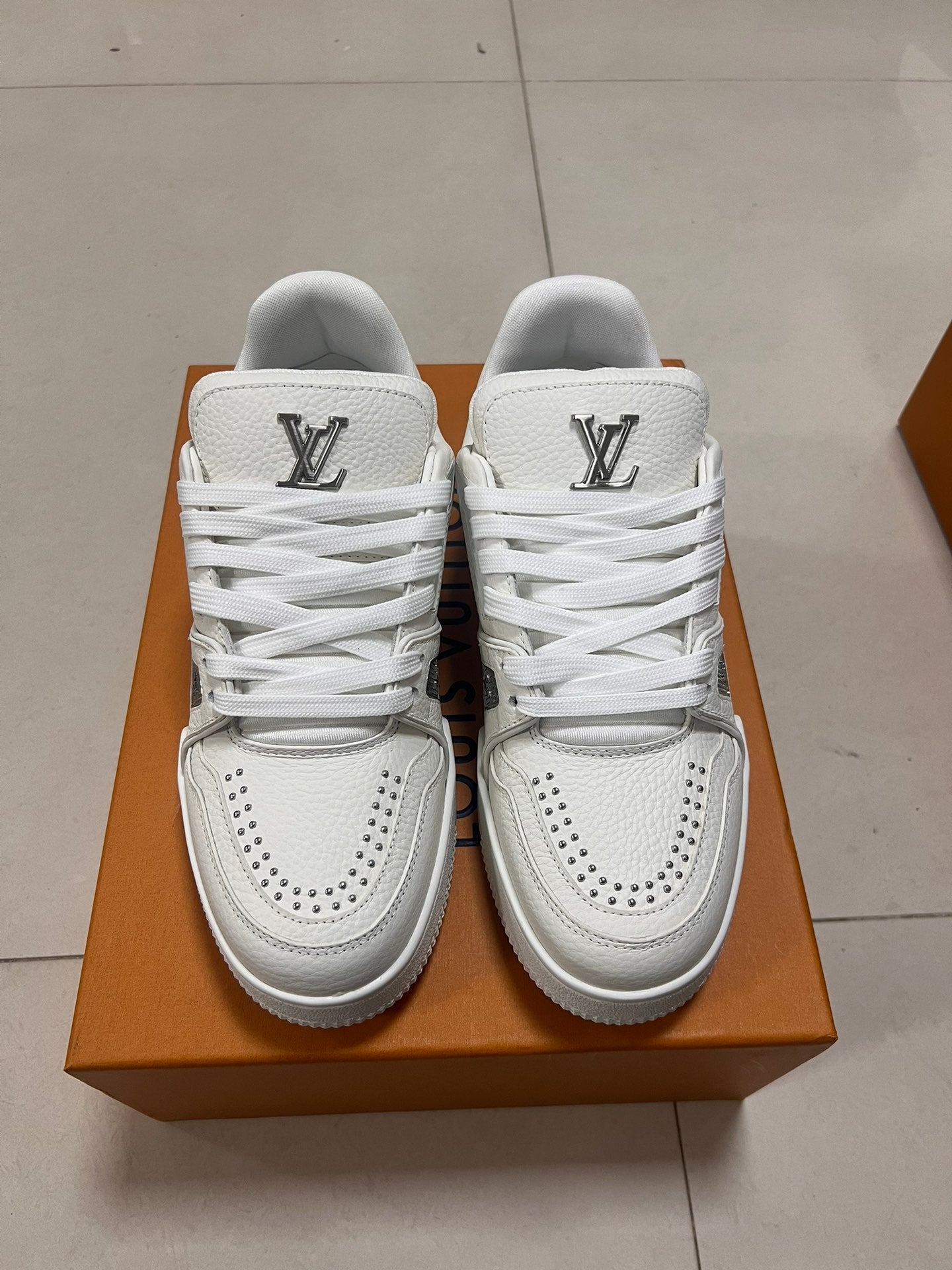 LV TRAINER SNEAKER