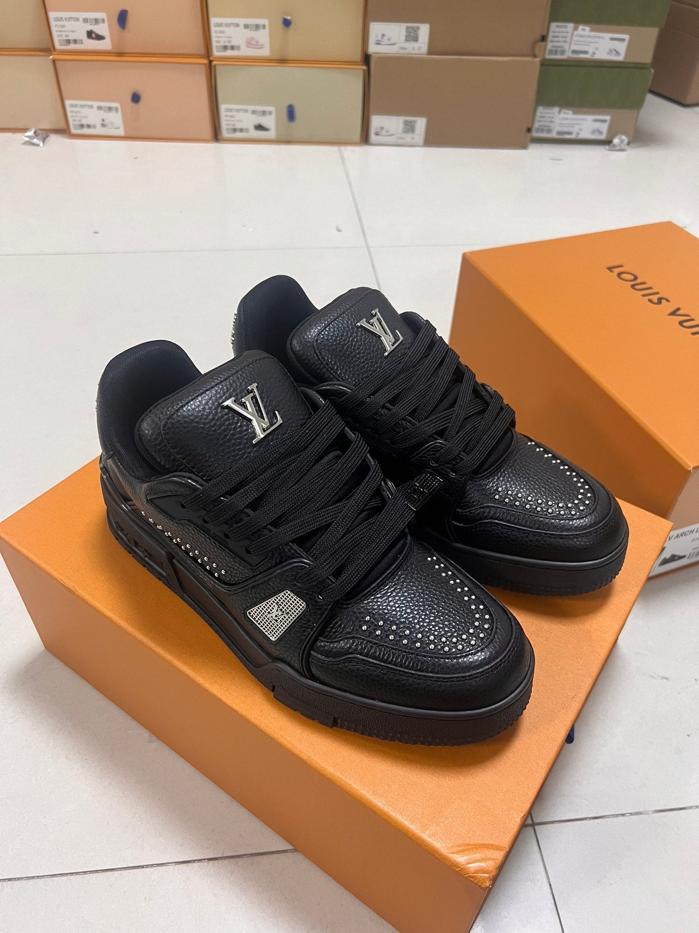 LV TRAINER SNEAKER