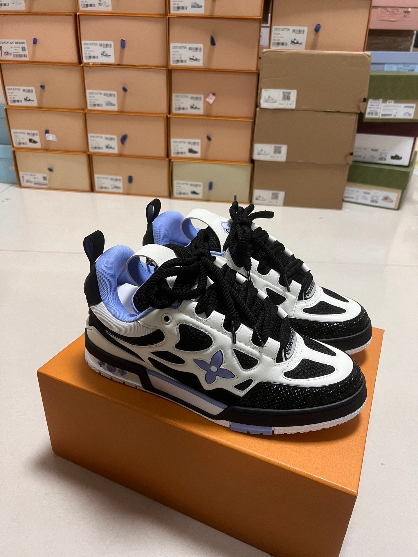LV TRAINER SNEAKER