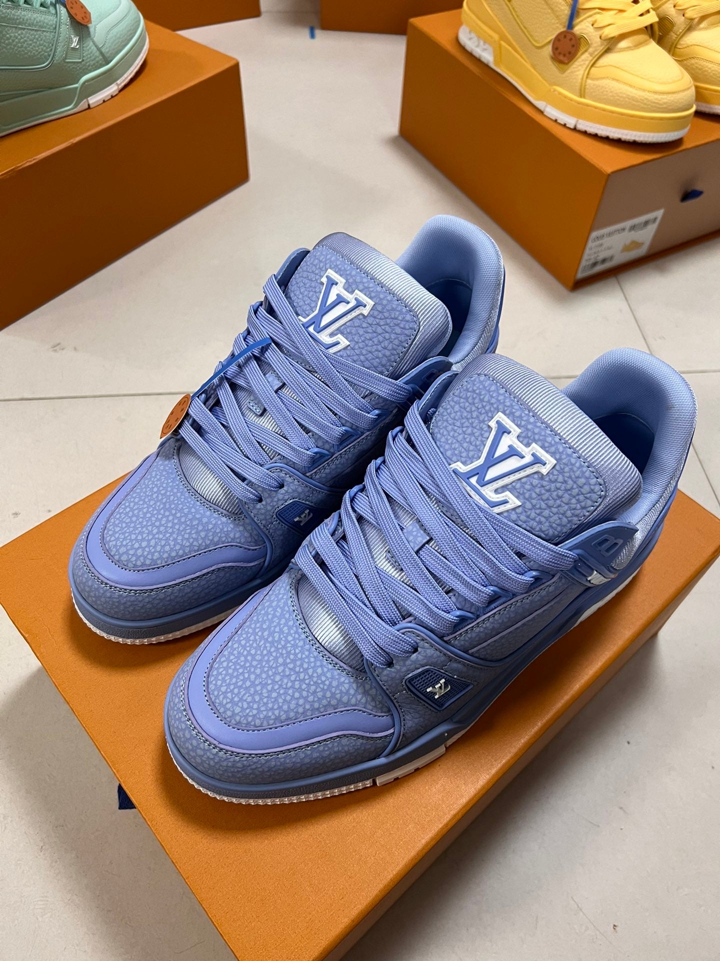 LV TRAINER SNEAKER