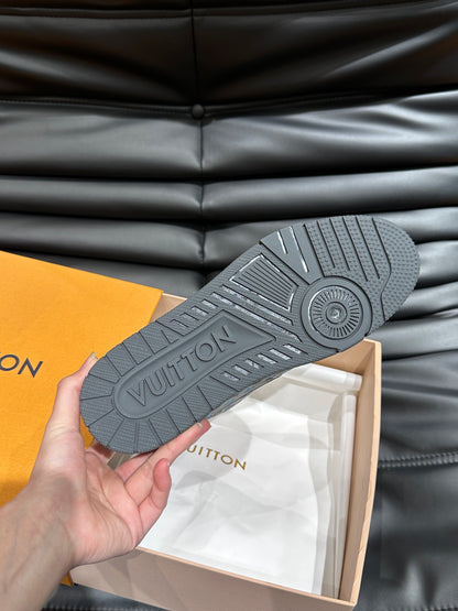 LV TRAINER SNEAKER LIGHT