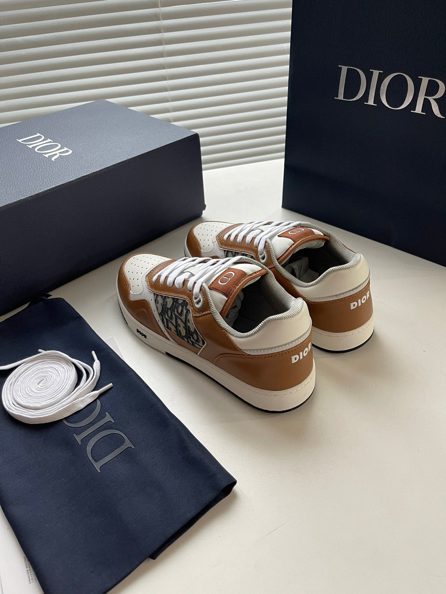 CD B27 Low-Top Sneaker