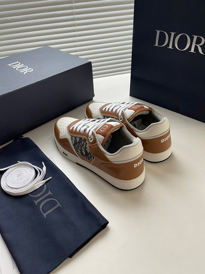 CD B27 Low-Top Sneaker