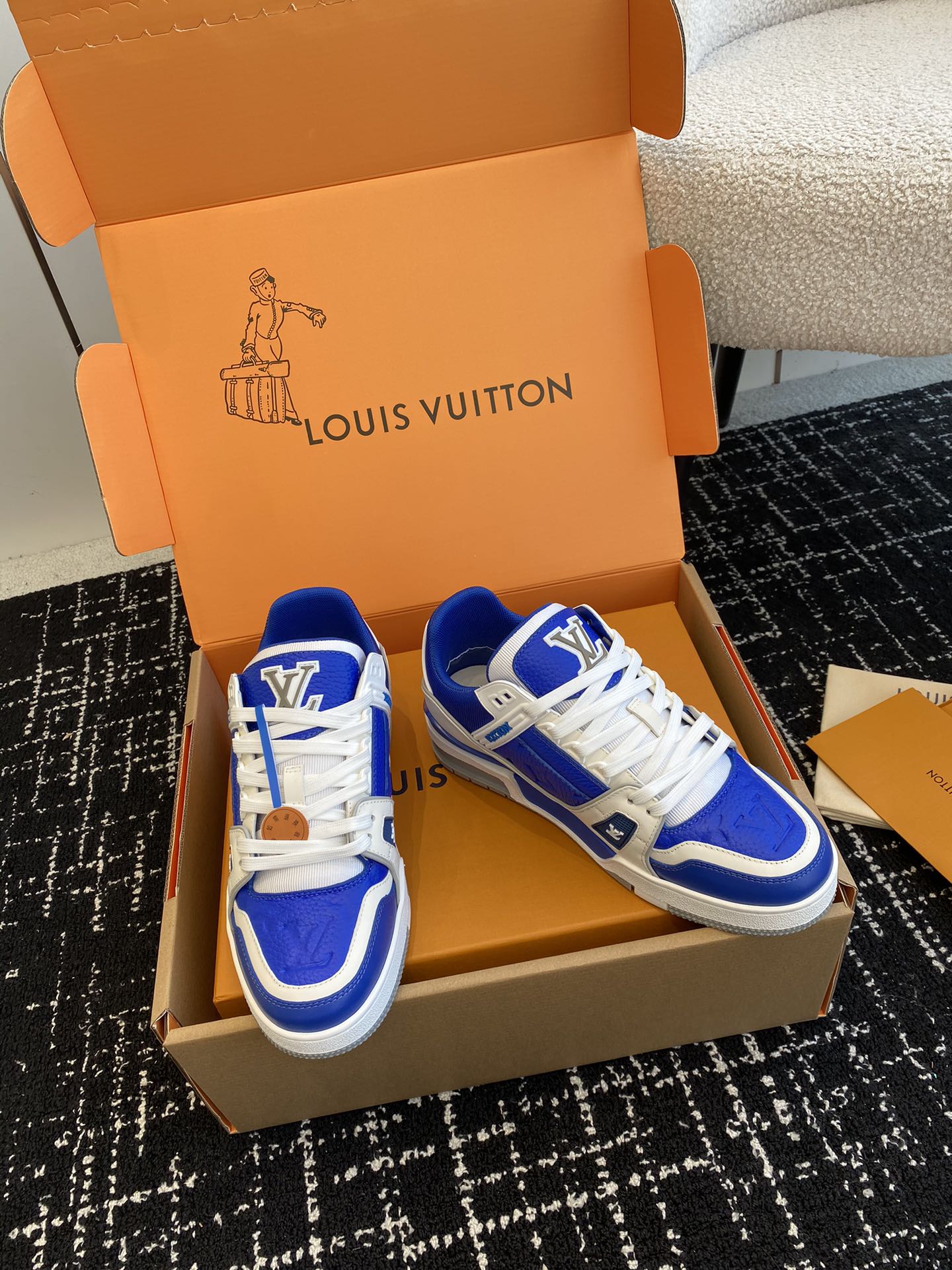 LV TRAINER SNEAKER