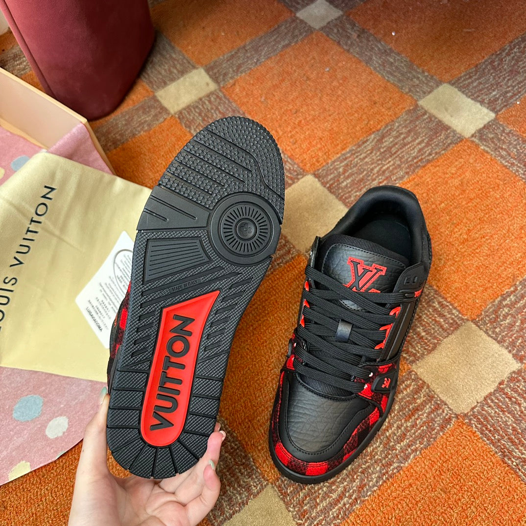 LV TRAINER SNEAKER