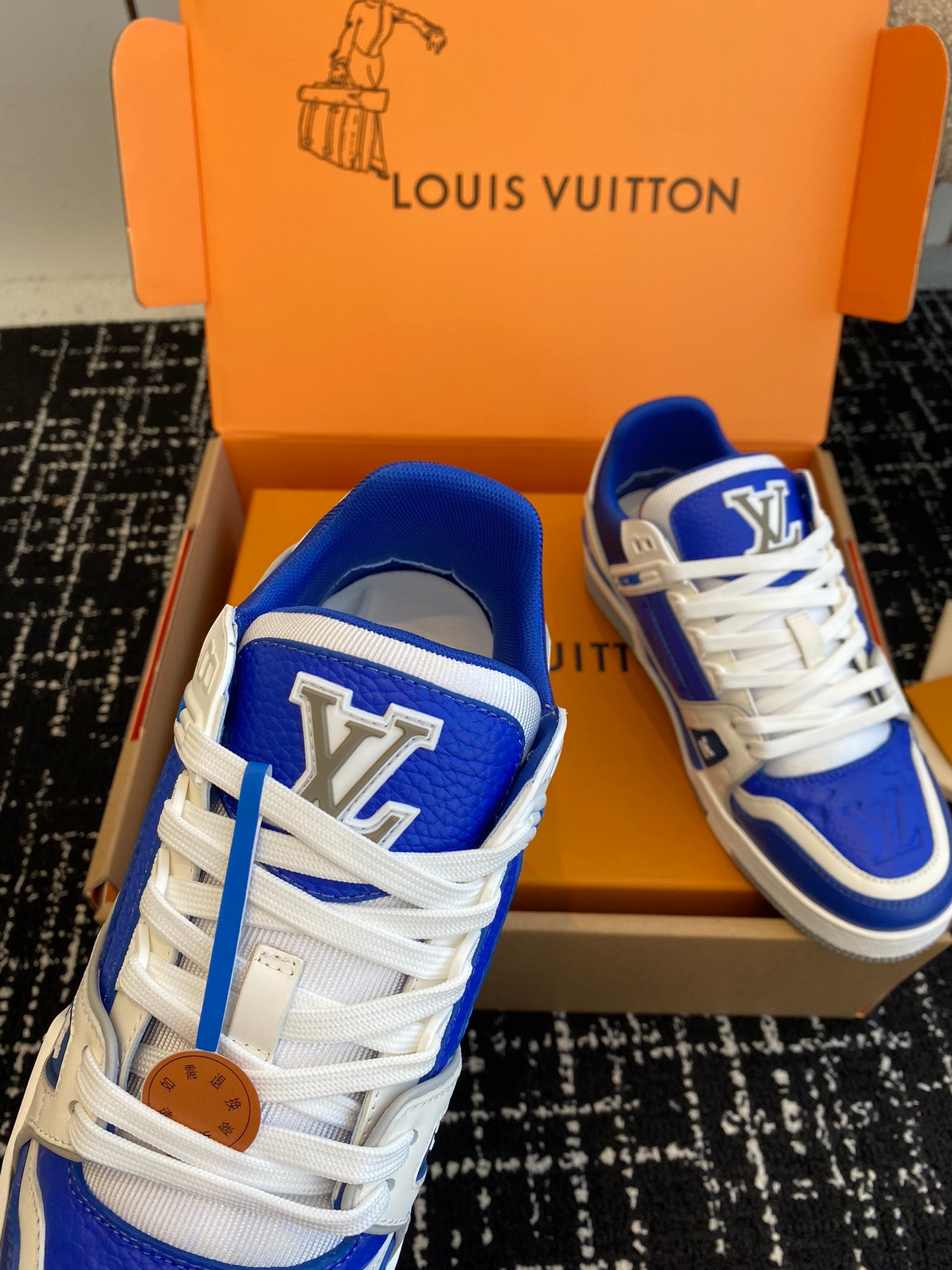 LV TRAINER SNEAKER