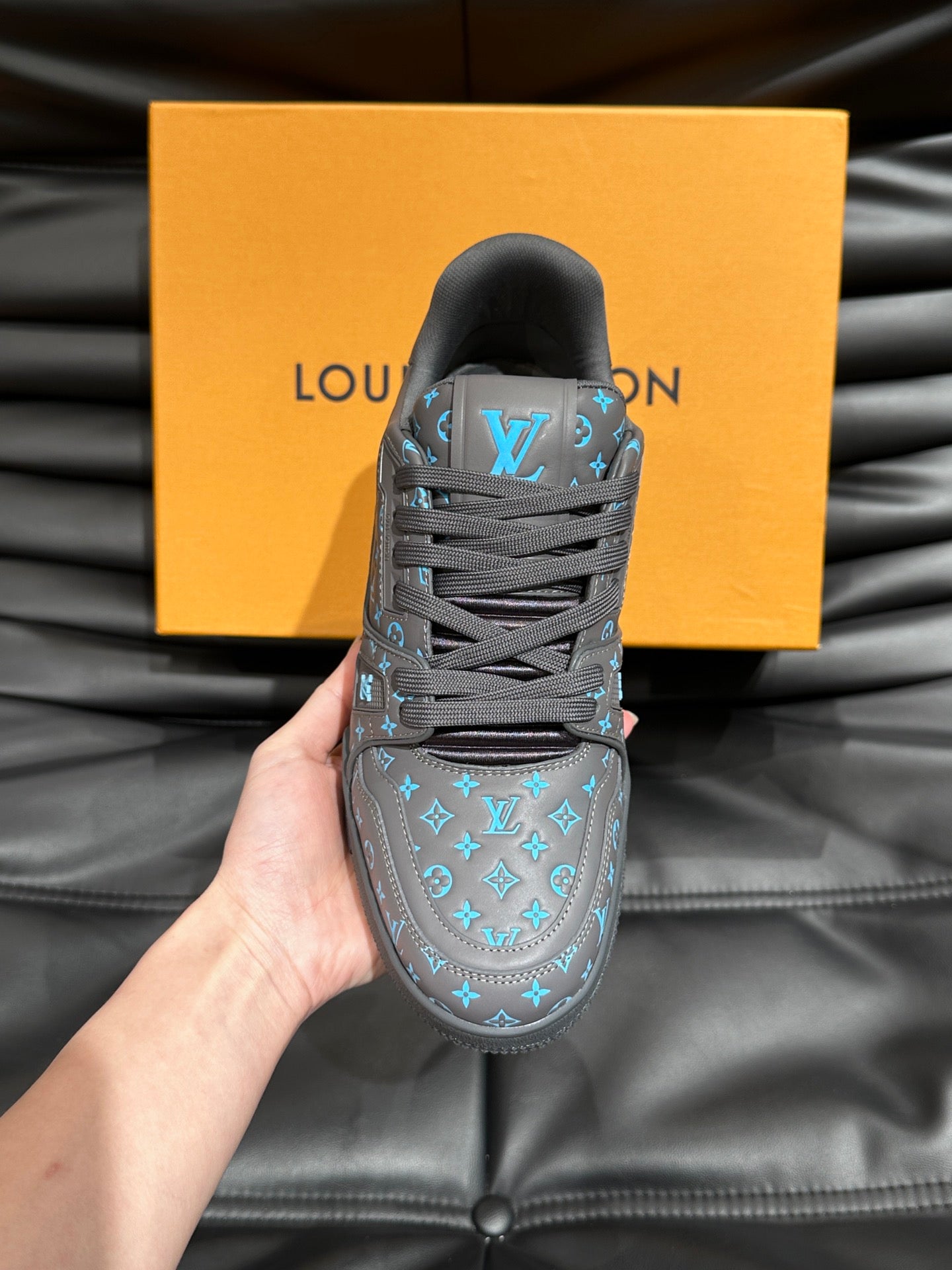 LV TRAINER SNEAKER LIGHT