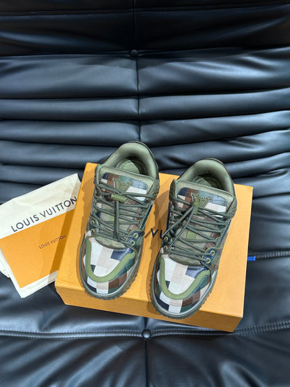 LV TRAINER SNEAKER