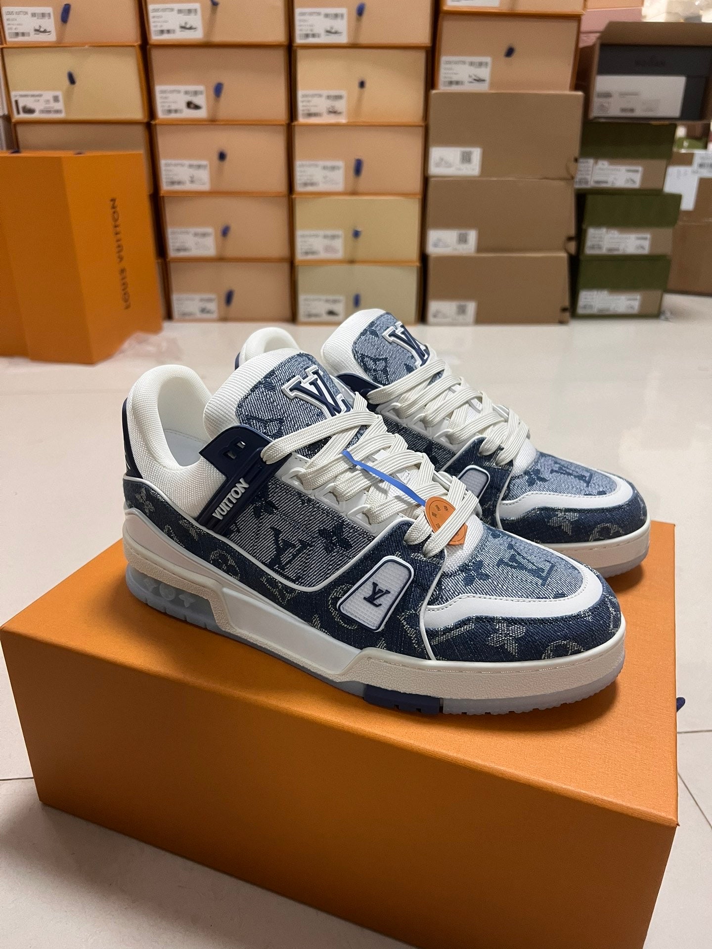 LV TRAINER SNEAKER