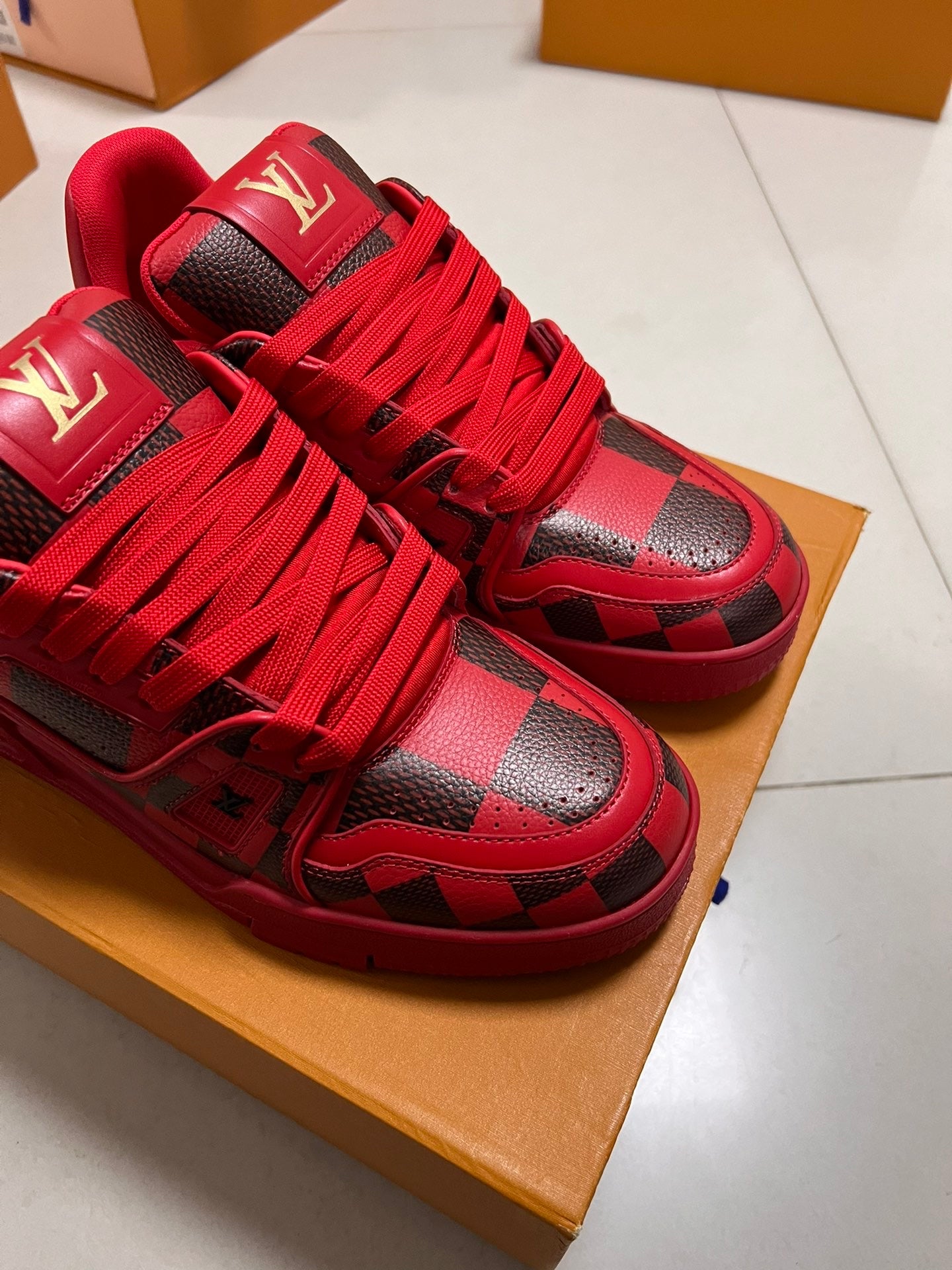 LV TRAINER SNEAKER