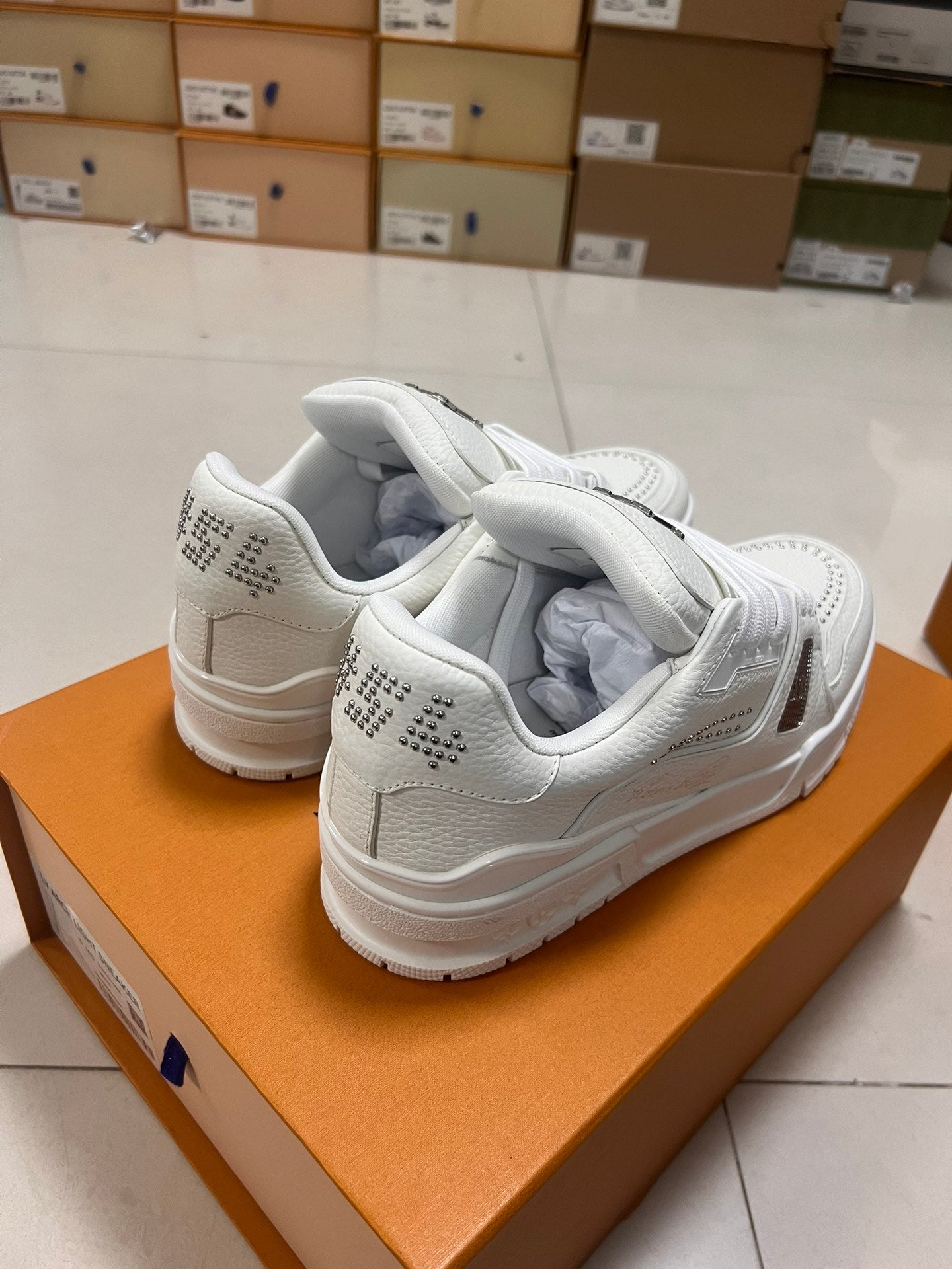 LV TRAINER SNEAKER