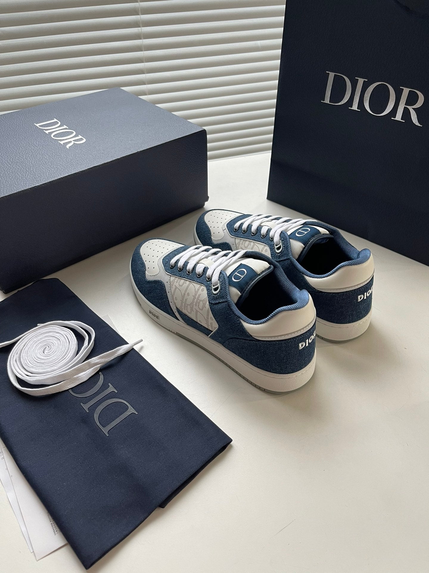 CD B27 Low-Top Sneaker