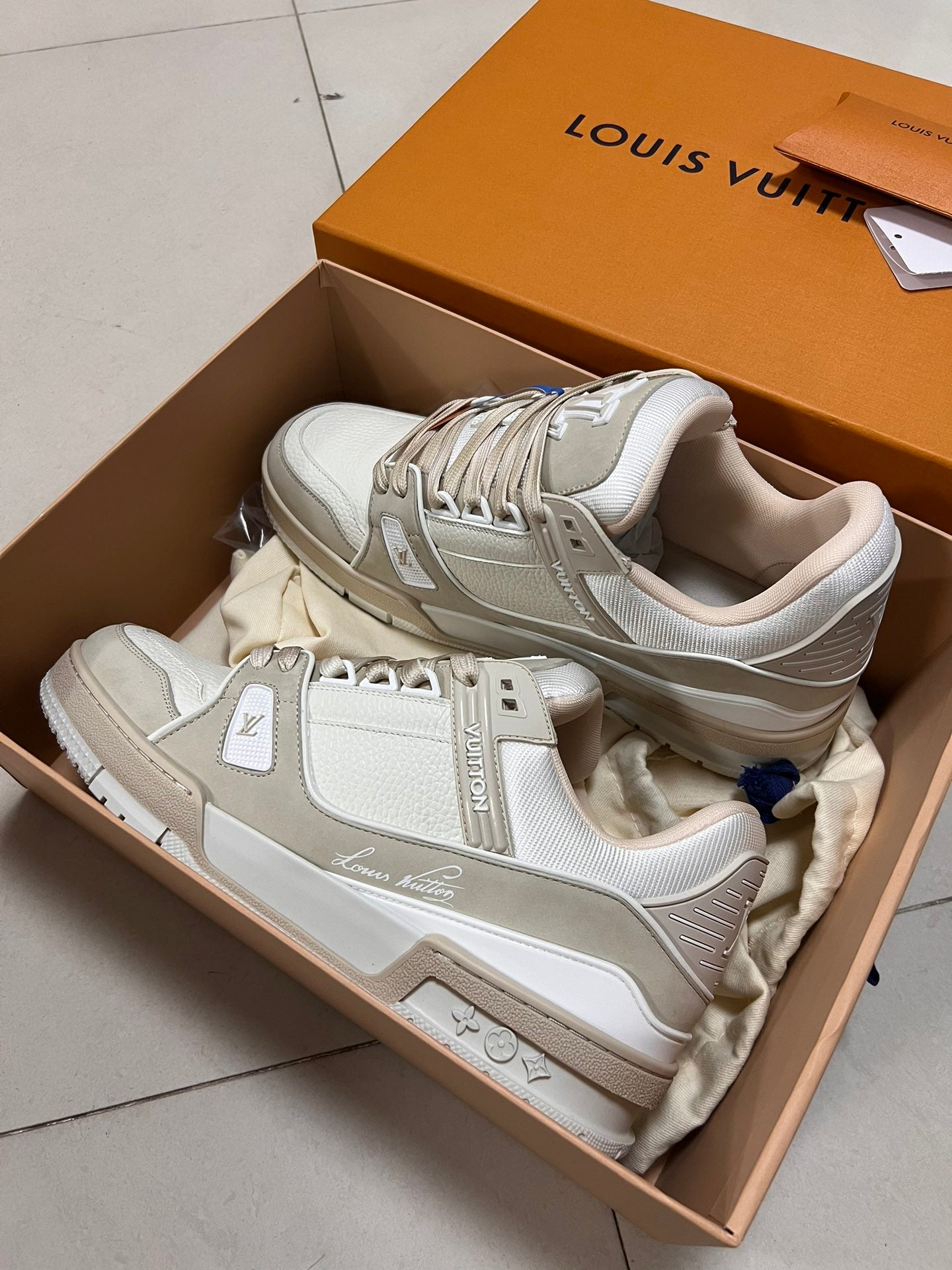 LV TRAINER SNEAKER