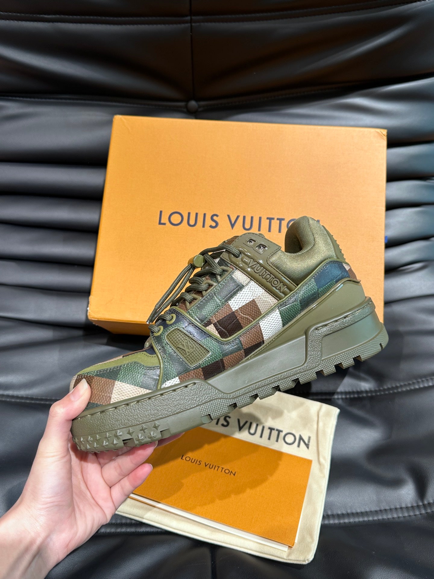 LV TRAINER SNEAKER