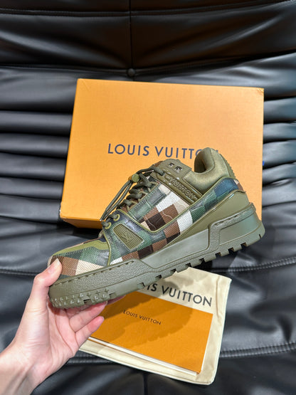 LV TRAINER SNEAKER