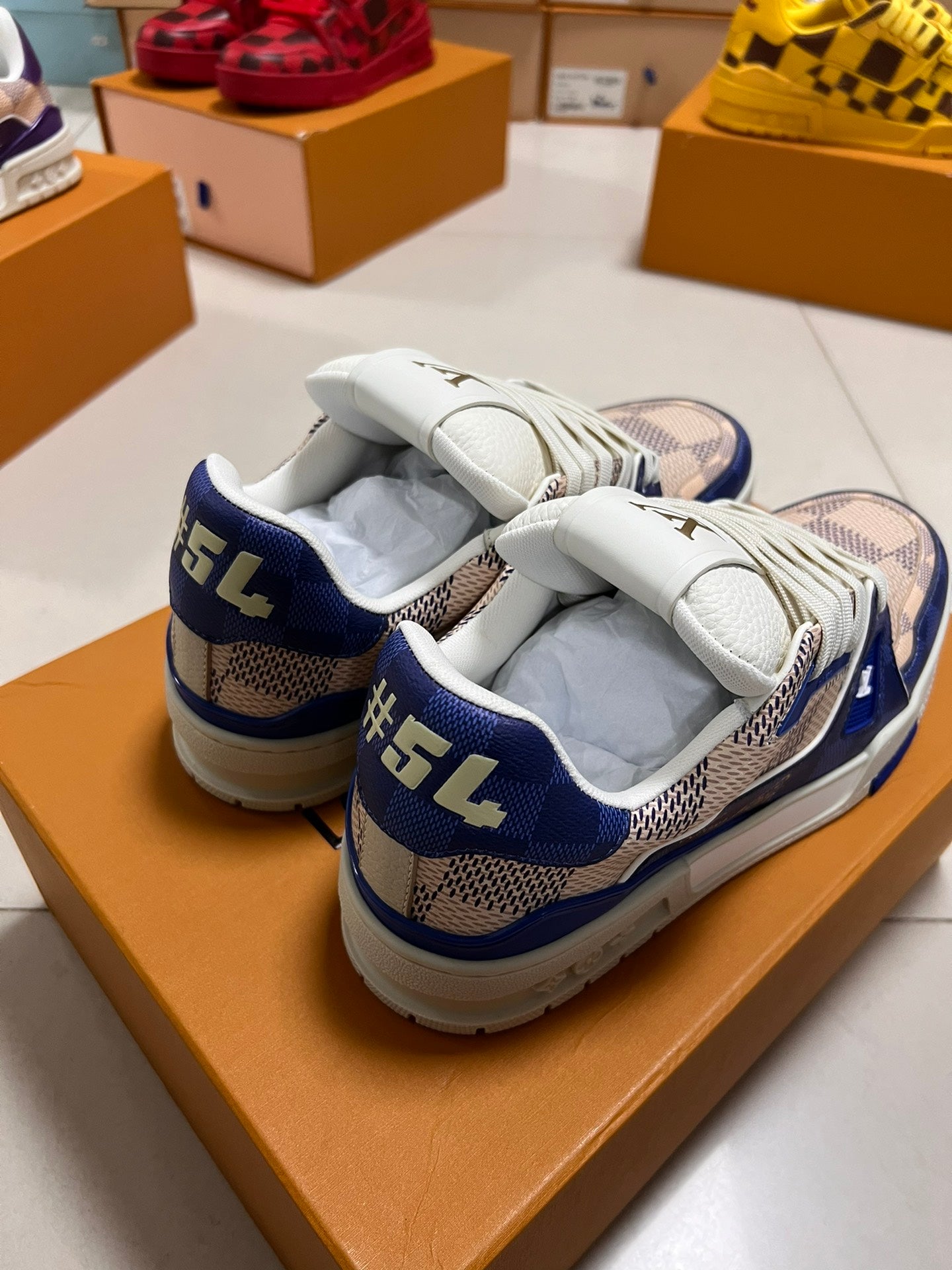 LV TRAINER SNEAKER