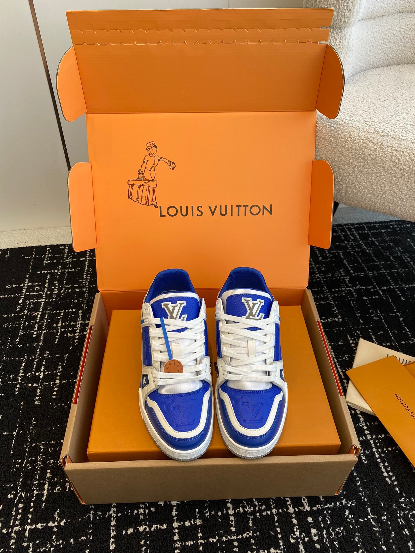 LV TRAINER SNEAKER