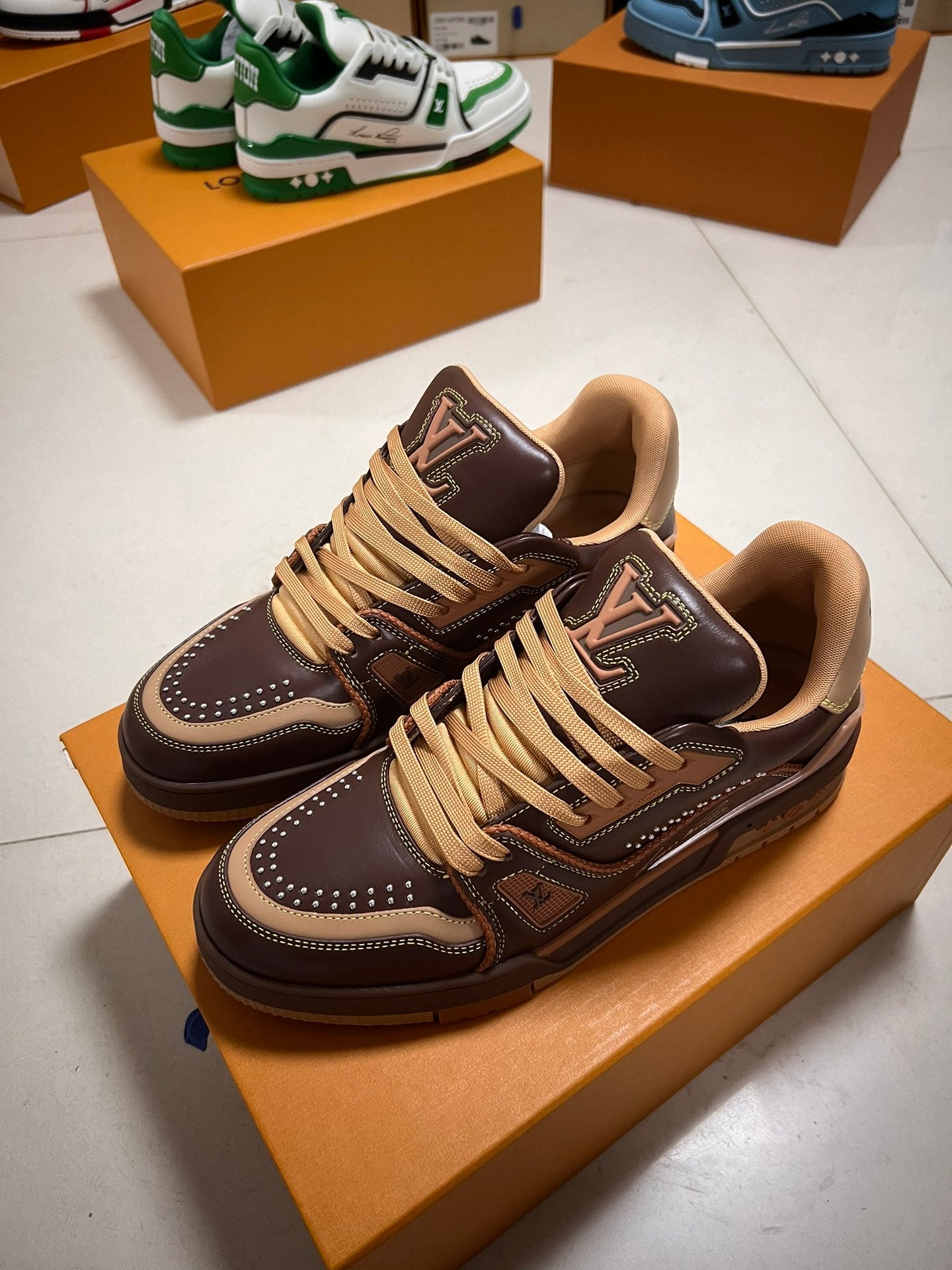 LV TRAINER SNEAKER