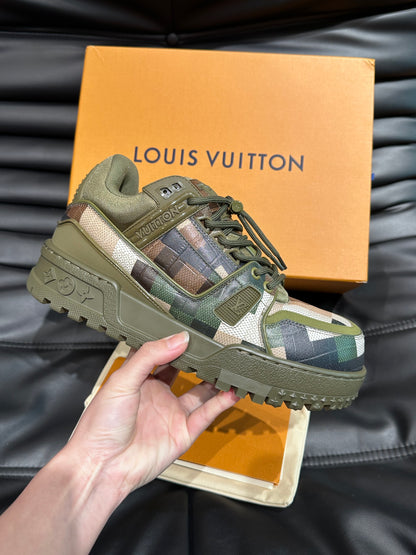 LV TRAINER SNEAKER
