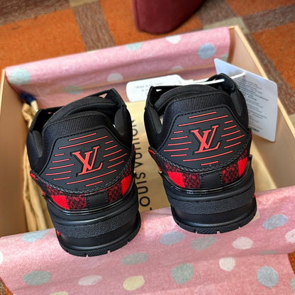 LV TRAINER SNEAKER