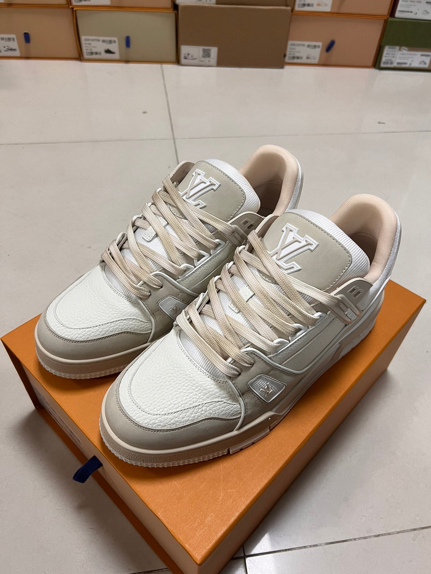 LV TRAINER SNEAKER