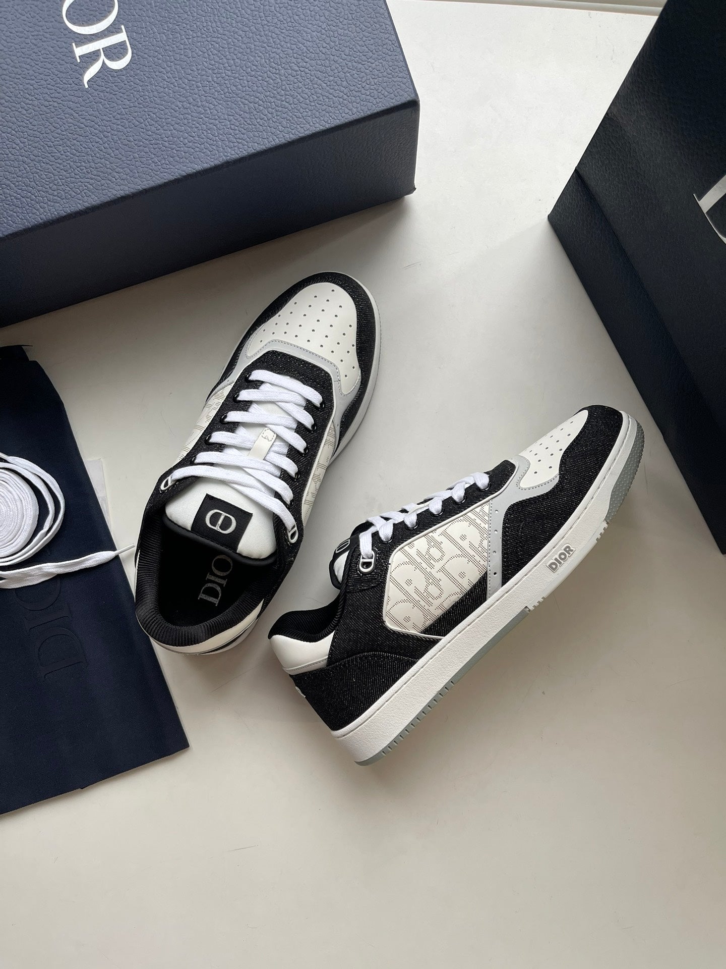 CD B27 Low-Top Sneaker