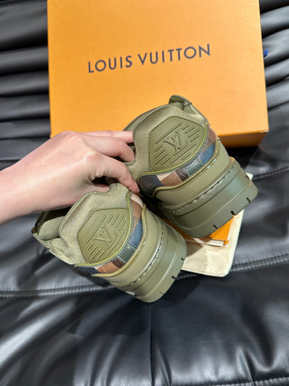 LV TRAINER SNEAKER