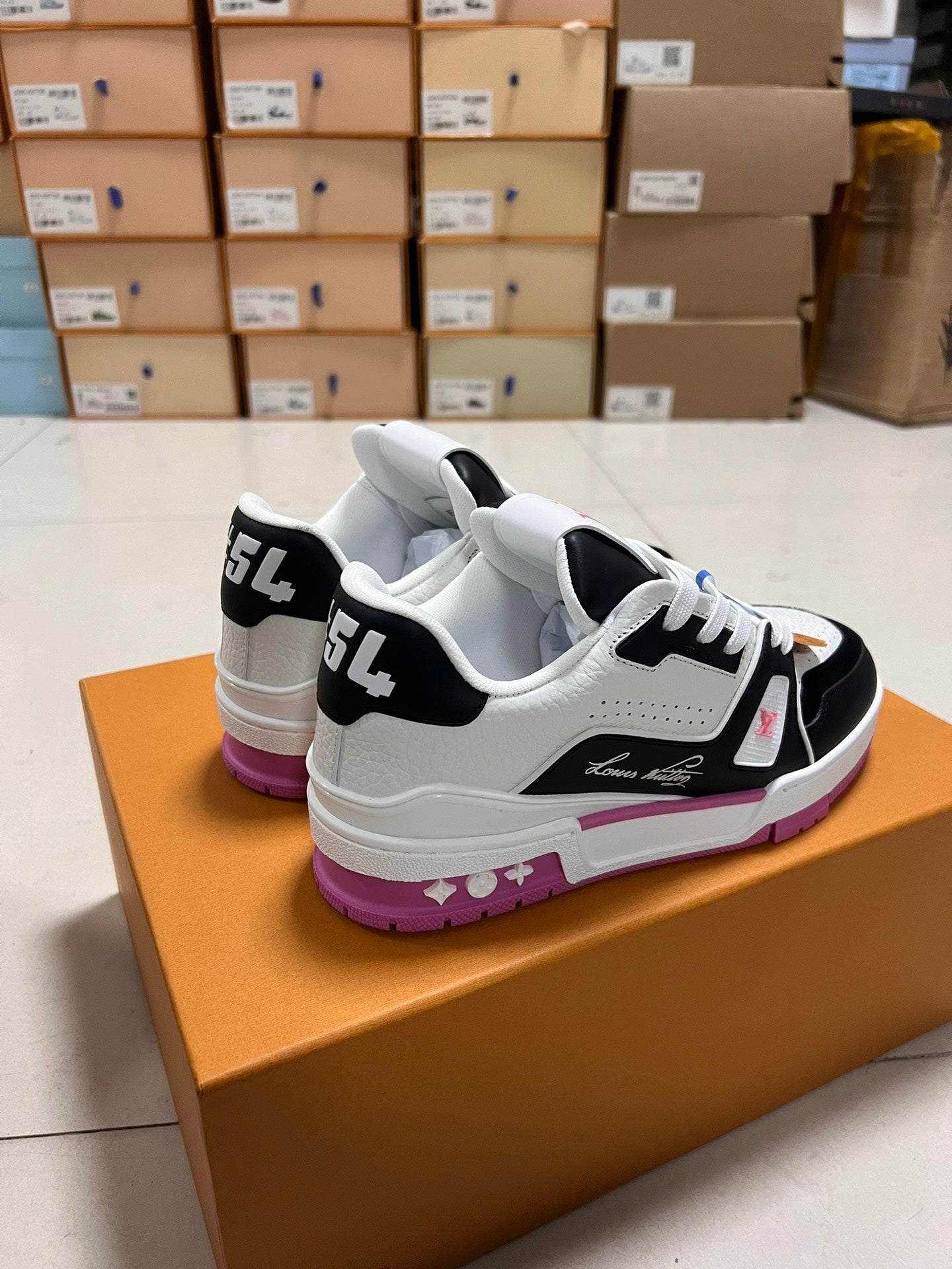 LV TRAINER SNEAKER