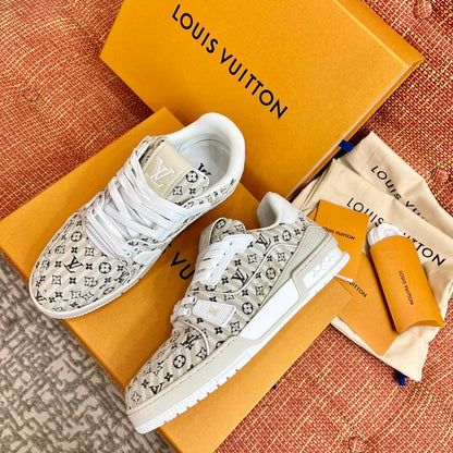 LV TRAINER SNEAKER