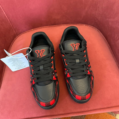 LV TRAINER SNEAKER