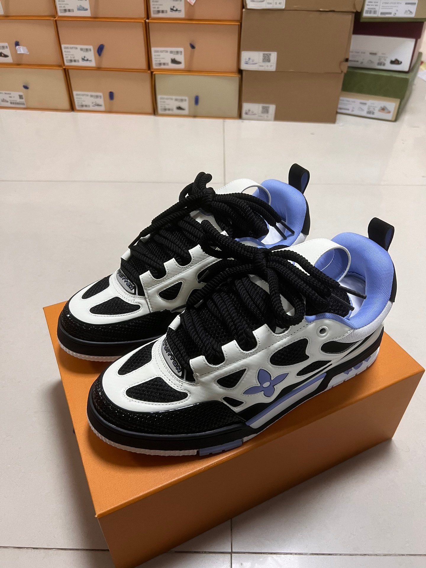LV TRAINER SNEAKER