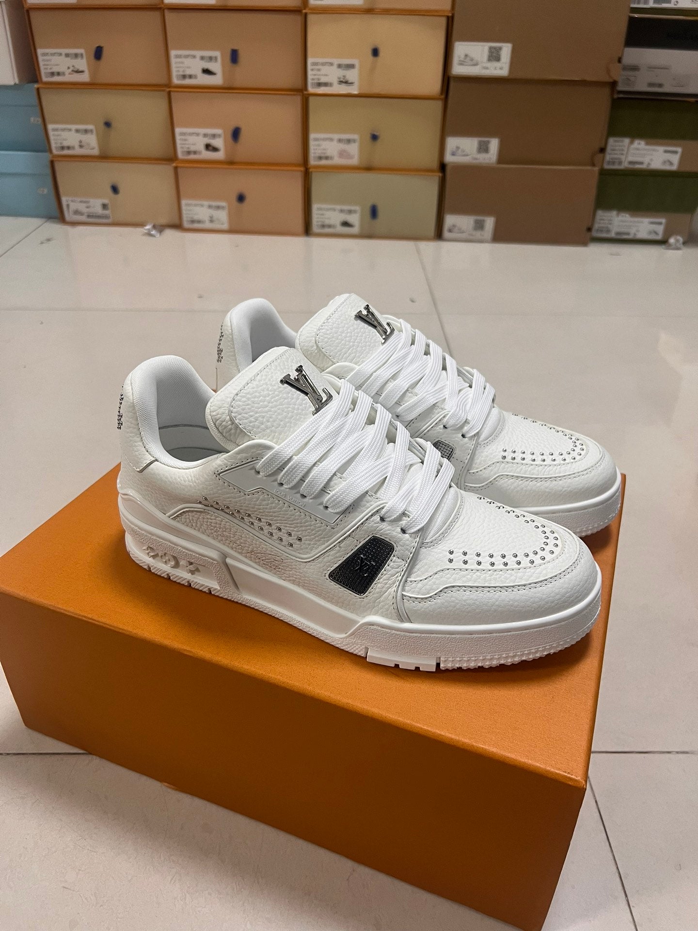 LV TRAINER SNEAKER