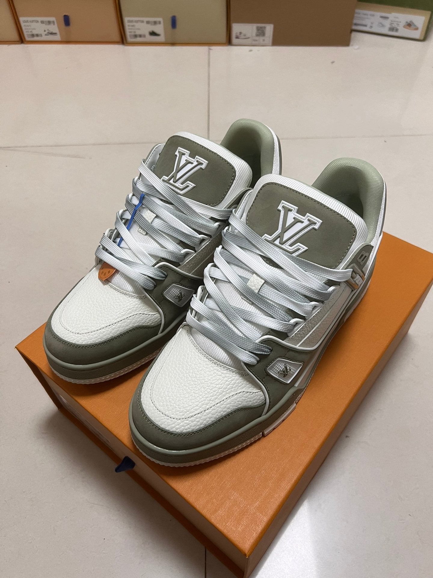 LV TRAINER SNEAKER