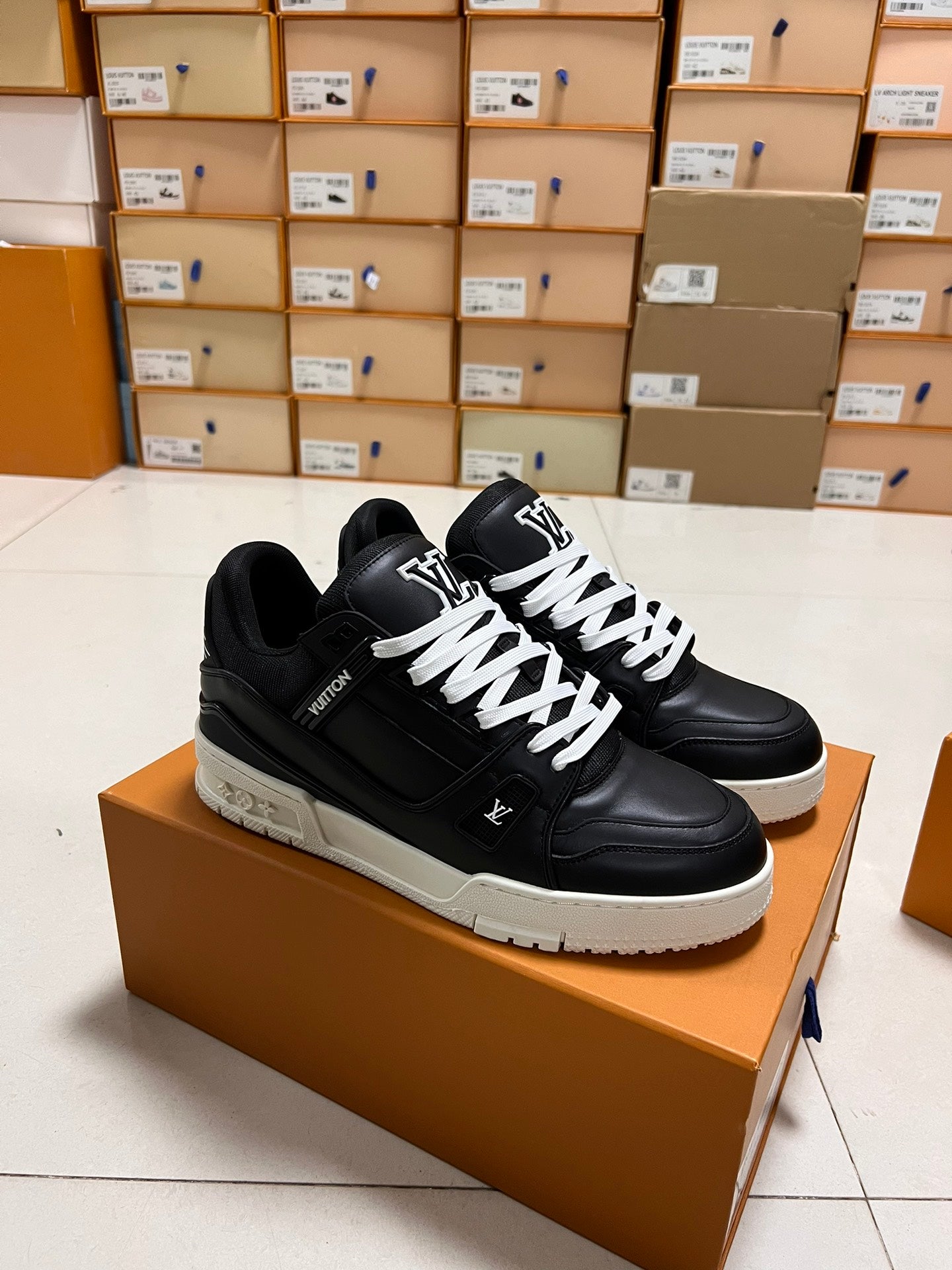 LV TRAINER SNEAKER