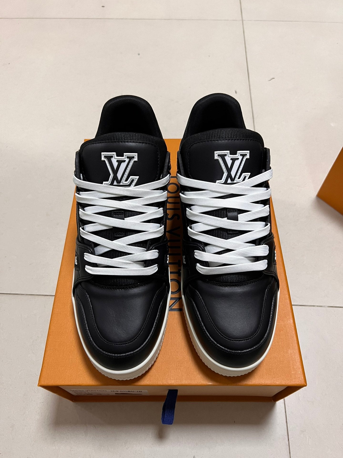 LV TRAINER SNEAKER