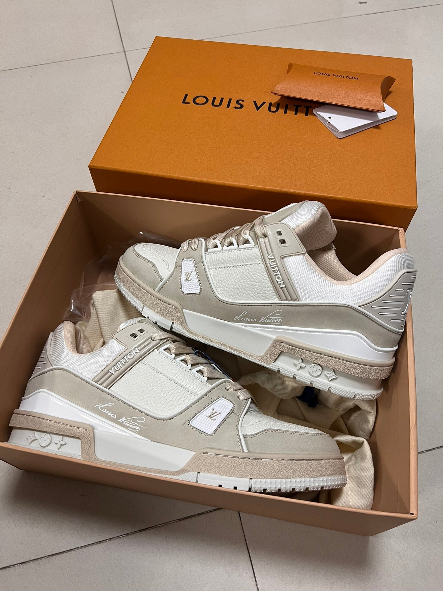 LV TRAINER SNEAKER