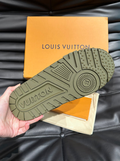 LV TRAINER SNEAKER