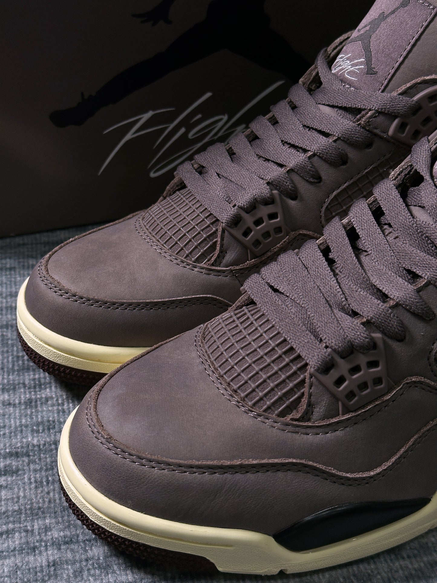 AJ4 A Ma Maniére Violet Ore