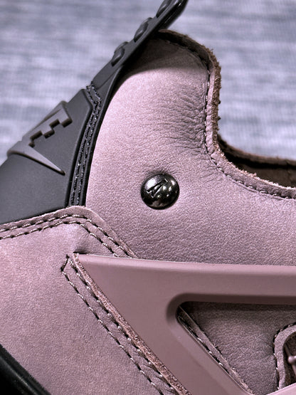 AJ4 A Ma Maniére Violet Ore